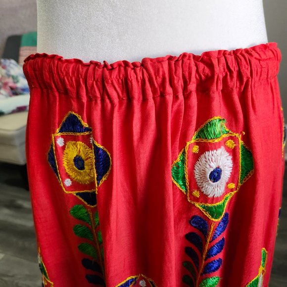 Vintage 1950's Indian Embroidered Mirrorwork Floral Skirt - Picture 3 of 15